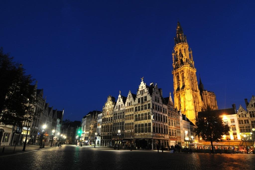 Ambassador Suites Antwerpen Exterior foto